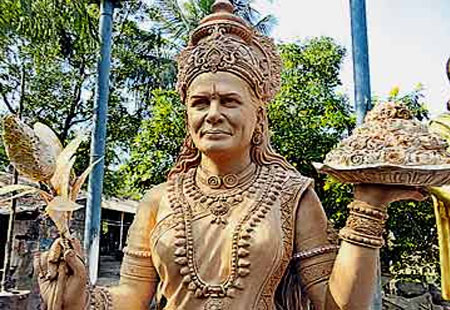 Telangana 'Talli' Sonia statue finally unveiled