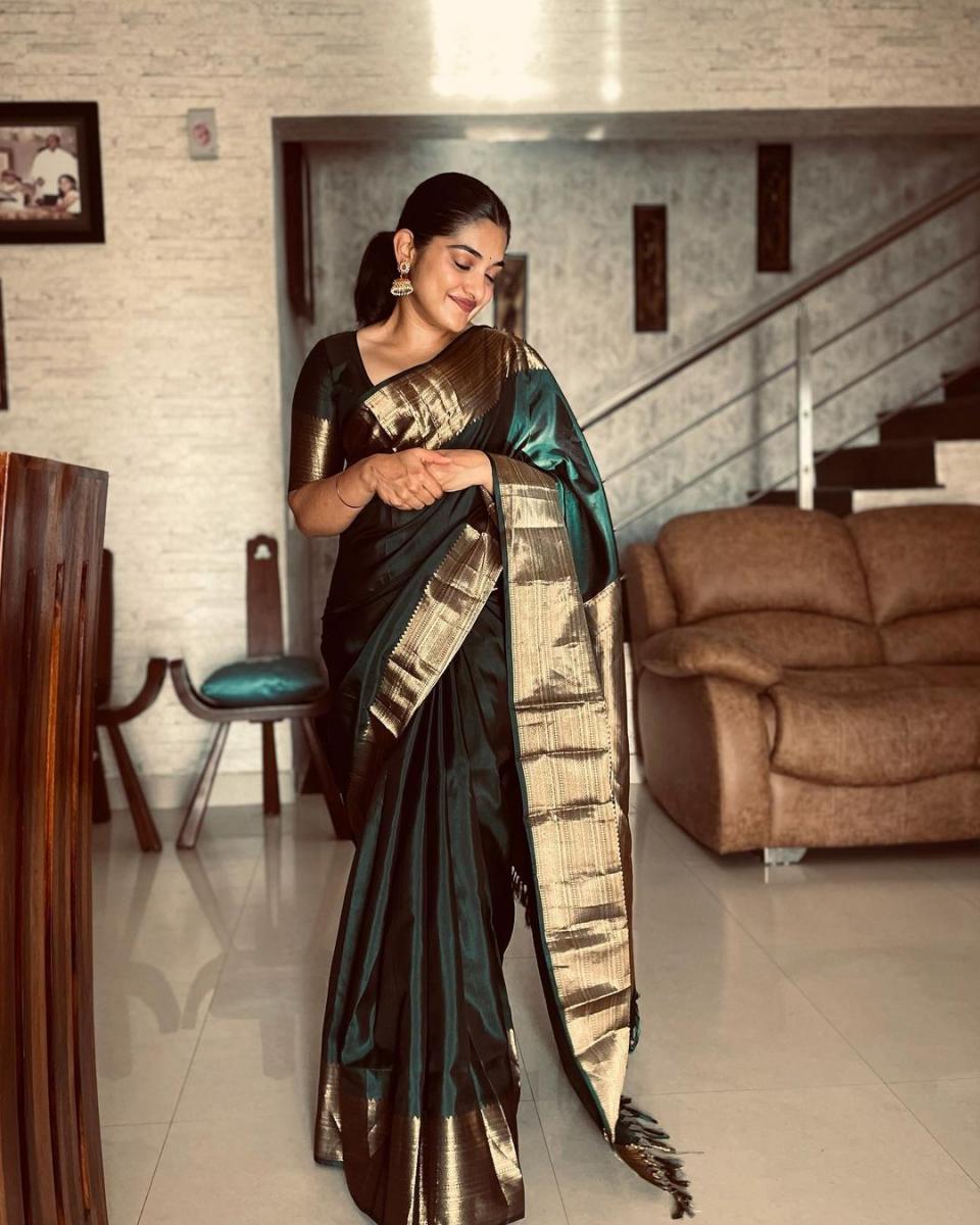 NivethaThomaslook