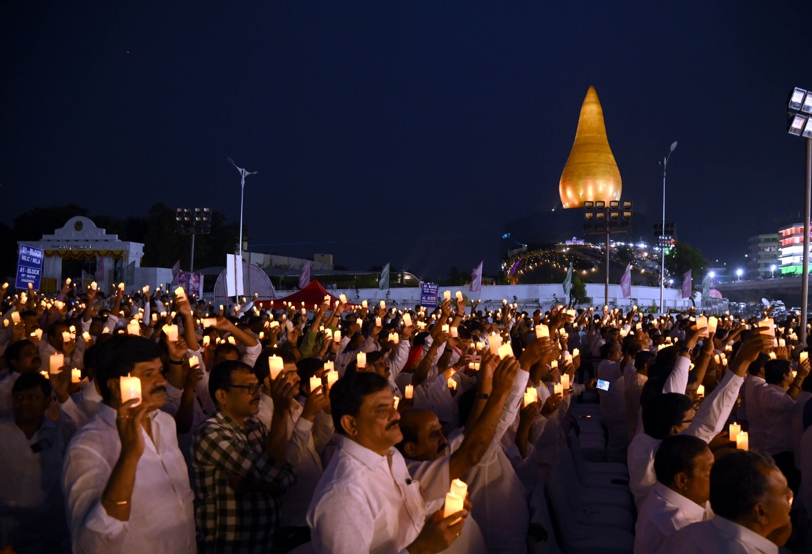 KCR unveils Telangana Martyrs' Memorial in glittering show - Vimarsana News