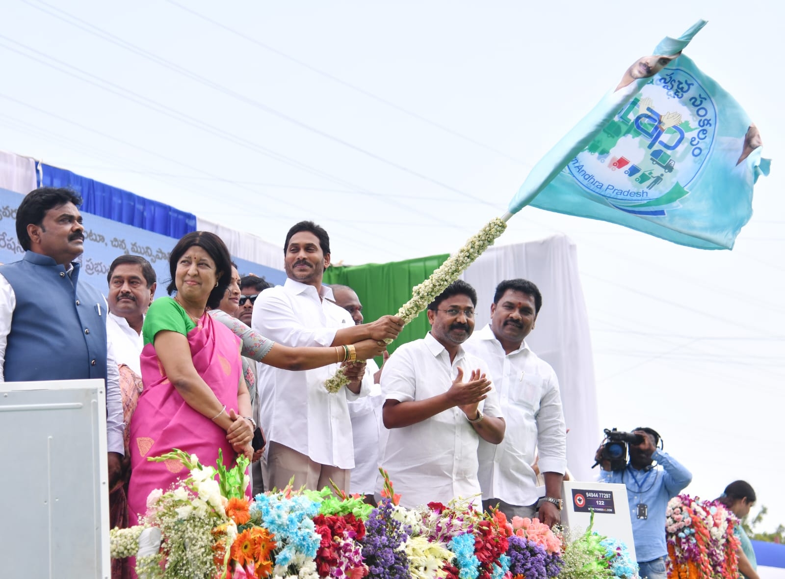 Andhra Pradesh CM flags off 516 e-autos - Vimarsana News