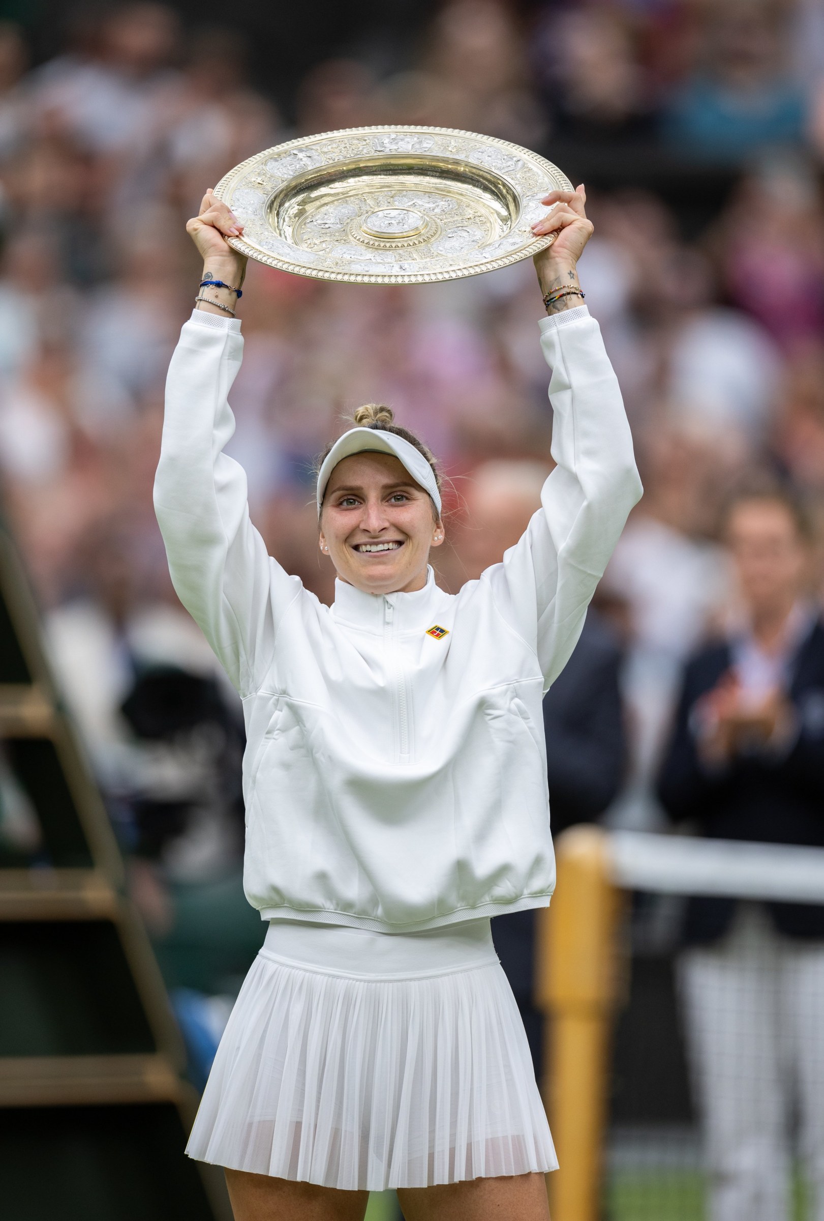 Wimbledon: Unseeded Vondrousova stuns Jabeur to win first Grand Slam title - Vimarsana News