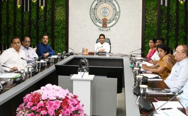 Provide Alternative Livelihood Opportunities to Toddy-tappers: CM YS Jagan to Officials - Vimarsana News