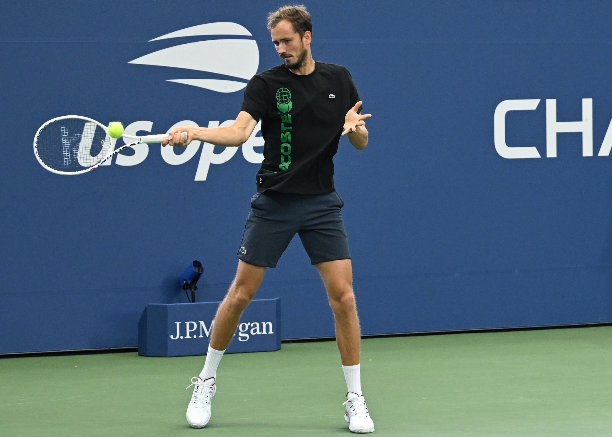 US Open: Top stars Medvedev, Zverev, Berrettini advance into second round - Vimarsana News