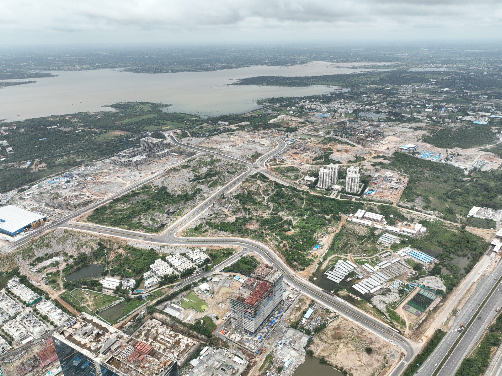 Windfall for Telangana as an acre fetches Rs 100 crore in Hyderabad - Vimarsana News