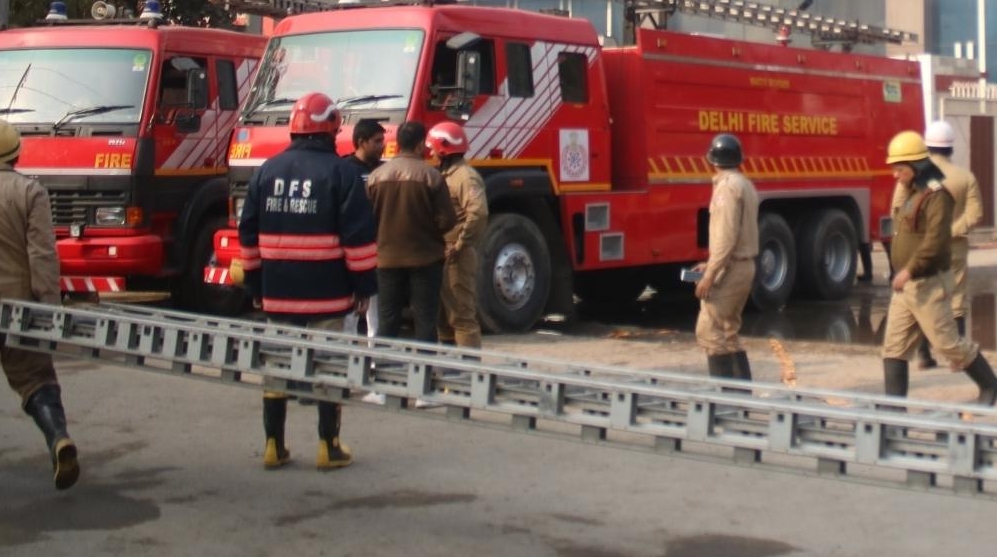 Cops among 9 injured in Delhi factory fire - Vimarsana News