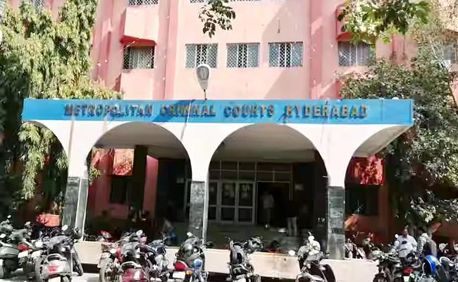 Hyderabad: Accused Jumps Off of Nampally Court Building in Suicide Bid - Vimarsana News