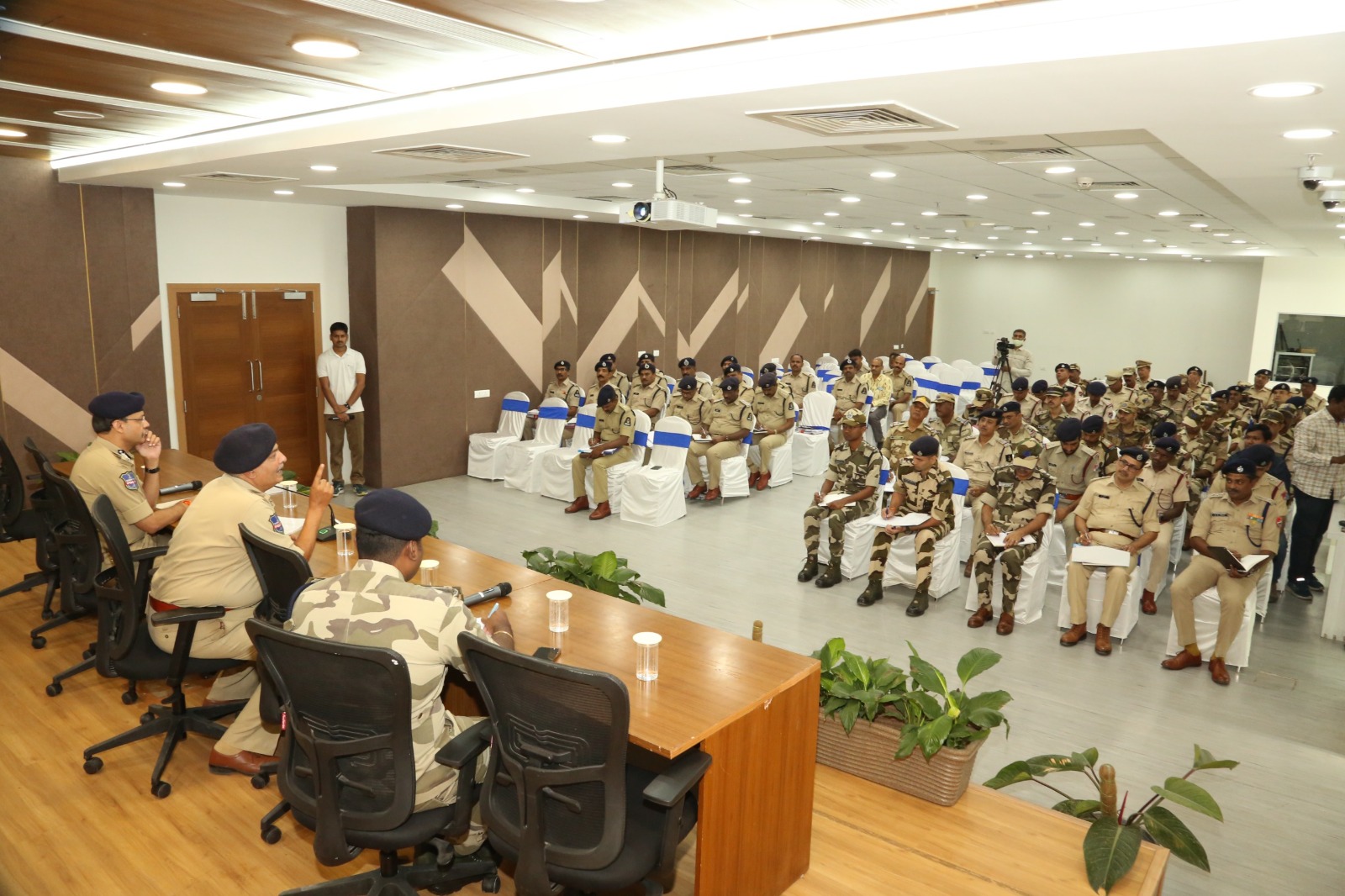 Central police forces briefed on critical polling stations in Hyderabad - Vimarsana News