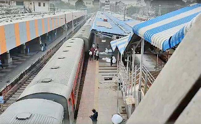 50 Injured As Charminar Express Derails At Nampally Station - Vimarsana News