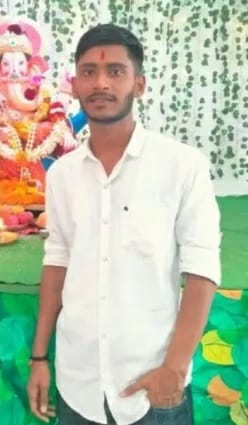 After colliding with Yash's convoy, fan dies with head injury. Three fans electrocuted while erecting cut out on Yash birthday - Vimarsana News