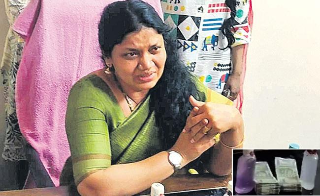 Rs 65 lakh cash, 4 kg gold recovered from Telangana Tribal Welfare Officer Jaga Jyothi's house - Vimarsana News