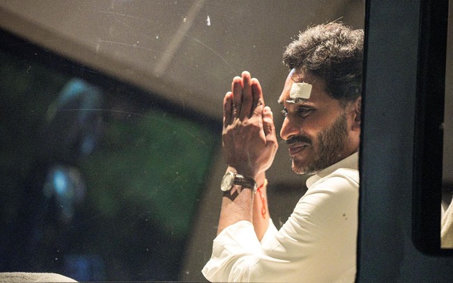 CM Jagan's Memantha Siddham Bus Yatra: Overwhelming Response in Godavari Region - Vimarsana News