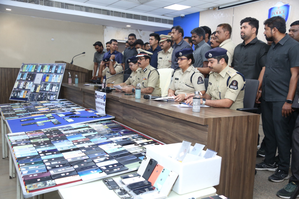 Phone smuggling racket busted in Hyderabad, 5 Sudanese nationals among 17 held - Vimarsana News