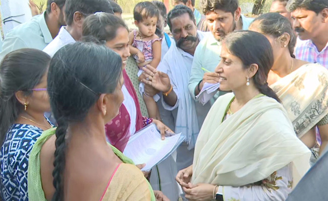 Watch: YS Bharathi's Strong Counter to Chandrababu | YSRCP | AP Elections 2024 - Vimarsana News