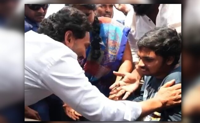 Watch: CM Jagan Stops His Convoy To Meet Specially Abled Child - Vimarsana News