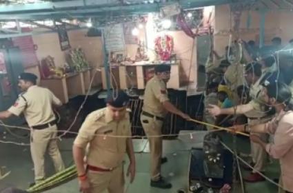  Indore temple tradegy: Army joins rescue operations 