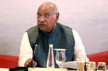 Govt robbed youth of their future by keeping them jobless: Kharge