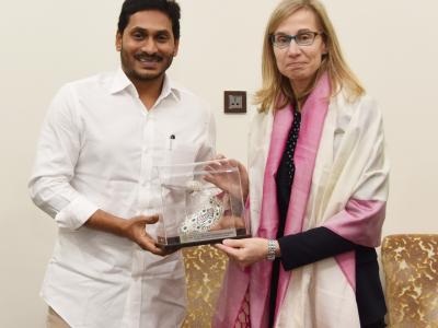 CM YS Jagan Meeting With Canadian Consulate Officials - Sakshi Post
