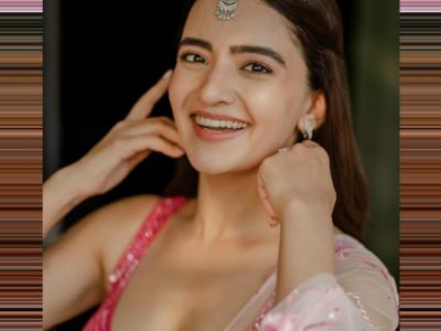 aakatayi-actress-rukshar-dhilon-looks-regal-in-lehenga-choli-Sakshi Post