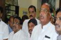 Telangana Congress MPs put off resignation decision - Sakshi Post