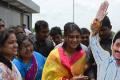 Jagan&#039;s &#039;sisters&#039; throng Chanchalguda to tie rakhi - Sakshi Post