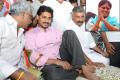 Jagan on fast, Vijayamma on tour to keep AP united - Sakshi Post