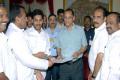 Jagan meets Andhra governor - Sakshi Post