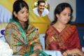 Uday Kiran&#039;s wife Vishitha breaks down at his memorial service - Sakshi Post