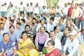 Telangana, Andhra employees clash with each other - Sakshi Post
