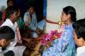 Day 5: YS Sharmila consoles Krishnamma&#039;s family - Sakshi Post