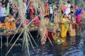 Women Perform Chhath Rituals in Hussain Sagar Chemicals - Sakshi Post