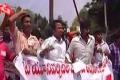 Students try to storm KCR&#039;s camp office - Sakshi Post