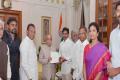 Y.S Jagan and team with President Pranab Mukherjee Y.S Jagan and team with President Pranab Mukherjee - Sakshi Post