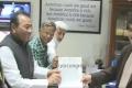YSRCP MPs presenting a memorandum to Union Minister Nitin Gadkari - Sakshi Post