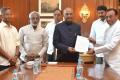 YSRCP MPs submitting memorandum to President Ramnath Kovind - Sakshi Post