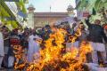 The protesters burnt the effigy of Ajmer Dargah deewan - Zainul Abedin Ali Khan - Sakshi Post