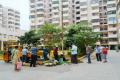 Residents of KV Phase-3 purchasing vegetables at mobile vegetable mart! - Sakshi Post