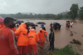 NDRF rescue operation underway. PC: CMO Maharashtra (Twitter) - Sakshi Post