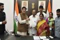 YSRCP MPs Bring To Notice Of Piyush Goyal Disparity in NFSA Cards - Sakshi Post