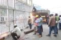 police-removes-high-barricades-at-pragati-bhavan-telangana   - Sakshi Post