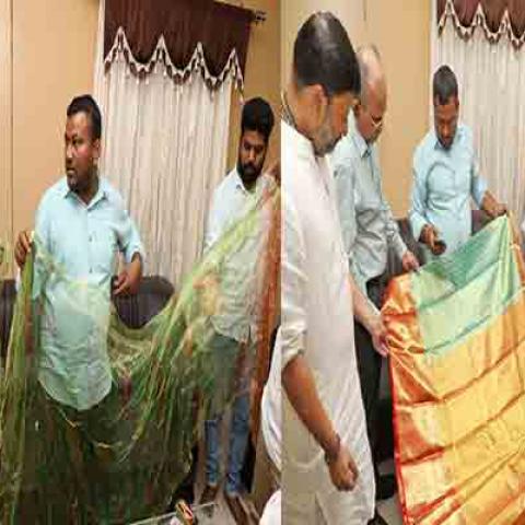 Tirumala: Sircilla Weaver Nalla Vijay Donates Sarees With Gold Zari - Vimarsana News