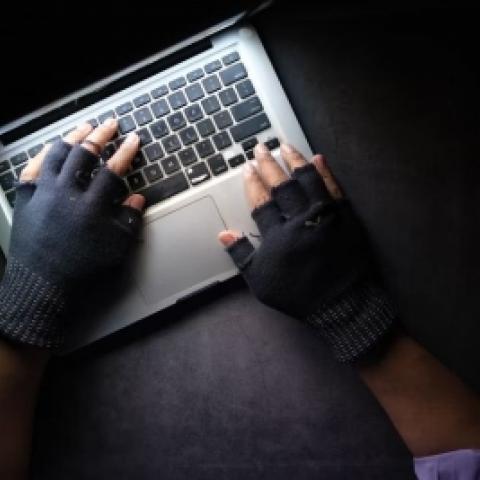 Cybercriminals sell malicious Google Play apps for up to $20K using Darknet: Report - Vimarsana News