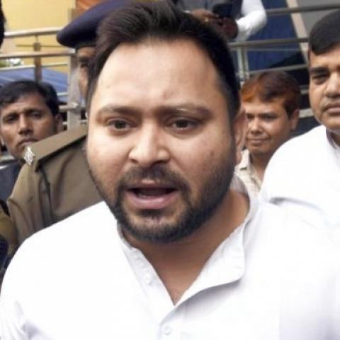 Tejashwi leaves ED headquarters after 8 hrs questioning in 'land for jobs' case - Vimarsana News