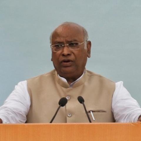 Kharge deputes Shinde, Jitendra Singh & Babaria as observers for CLP election in Karnataka - Vimarsana News
