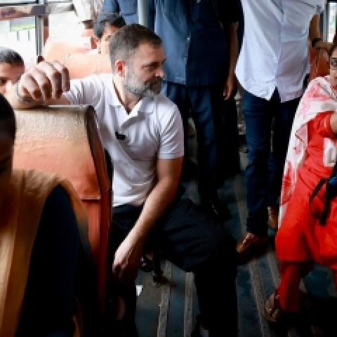 Watch: Rahul Gandhi travels in bus in Bengaluru, interacts with public - Vimarsana News