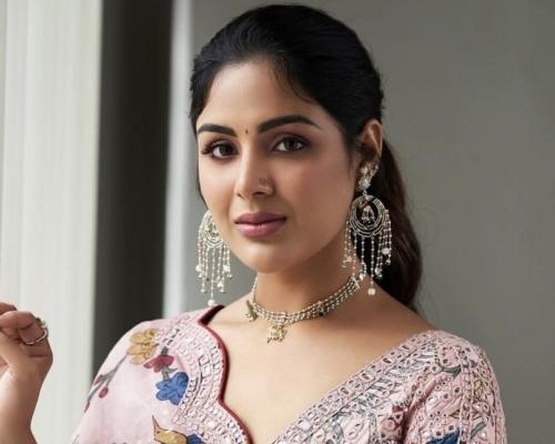 actress-samyuktha-bollywood-debut-Sakshi Post