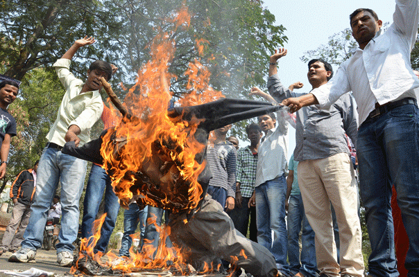 Threats of resignation, protests begin in Telangana region - Sakshi Post