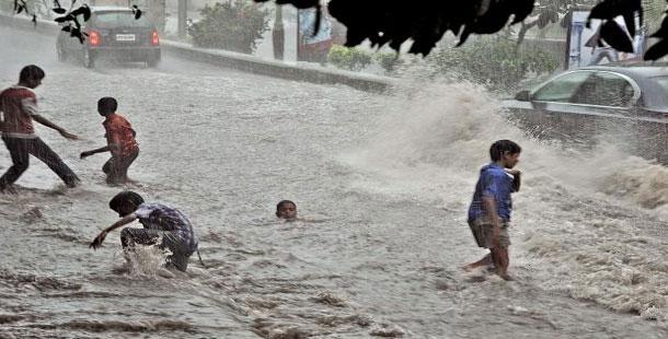 Hyderabad gets cool after heavy showers - Sakshi Post