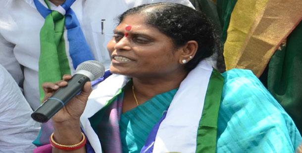 Vijayamma deeksha on fee reimbursement at Indira Park - Sakshi Post