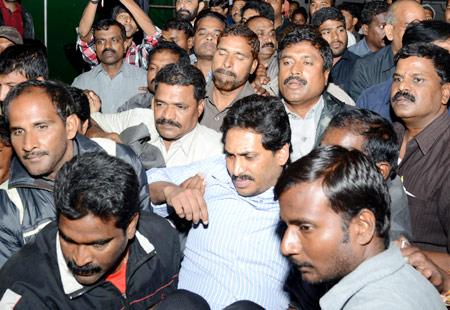 Jagan continues hunger strike in hospital - Sakshi Post