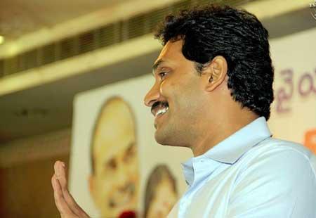 Jagan postpones Yatra, to meet 'Helen' affected victims Jagan postpones Yatra, to meet 'Helen' affected victims - Sakshi Post